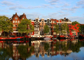 Amsterdam: Houses along the Amstel River
